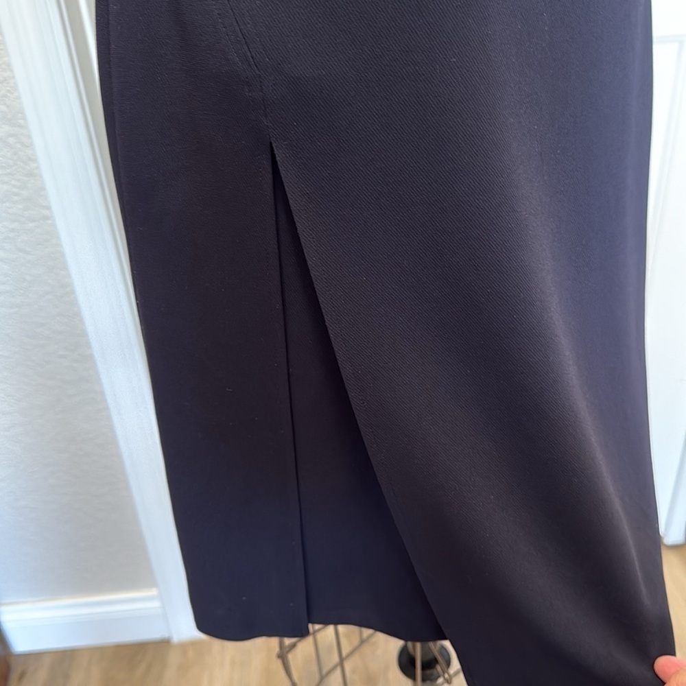 Ann Taylor Classy and Sophisticated sleeveless dark navy dress. Size 6 - Picture 5 of 9